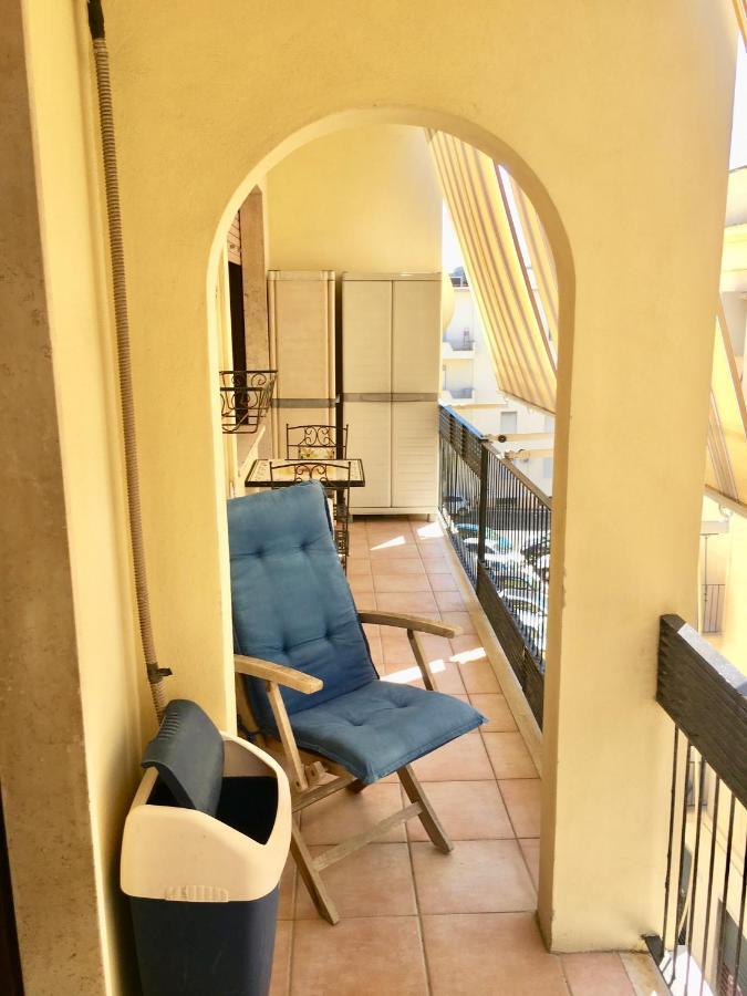Casa Delfino - Appartamento Centro Storico A Due Passi Dalla Spiaggia & Mare, Porto & Ferrovia Civitavecchia Exterior photo