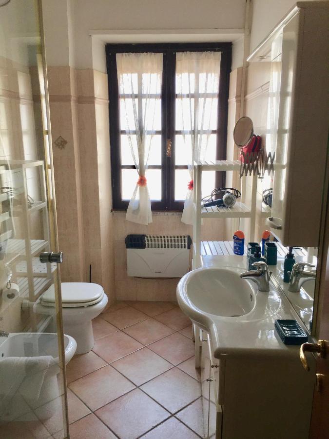 Casa Delfino - Appartamento Centro Storico A Due Passi Dalla Spiaggia & Mare, Porto & Ferrovia Civitavecchia Exterior photo